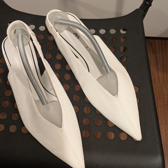 Zara White Textured Pointed Slingback Flats - Picture 2 of 7
